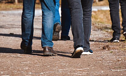 Füße, die wandern