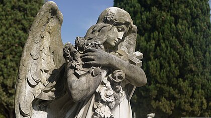 Steinengel auf Friedhof